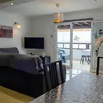 Angelmoon Modern & Sea Views Apartman *