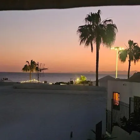 Angelmoon Modern & Sea Views Appartamento