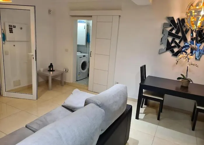 Angelmoon Modern & Sea Views Appartamento *