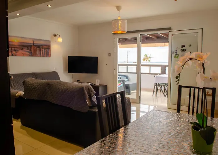 Angelmoon Modern & Sea Views Apartment